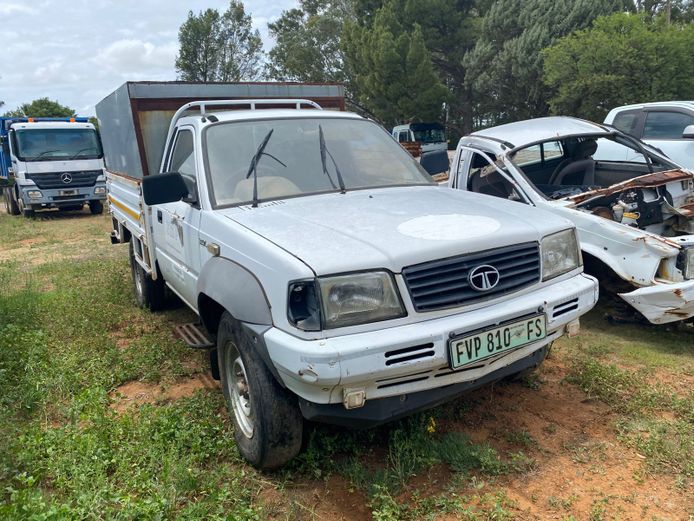 TATA TELCOLINE WITH CANOPY