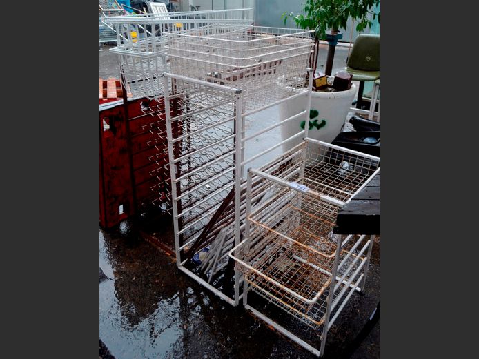 LOT: METAL & MESH SPACE SAVERS & A WINE RACK [To be assembled]