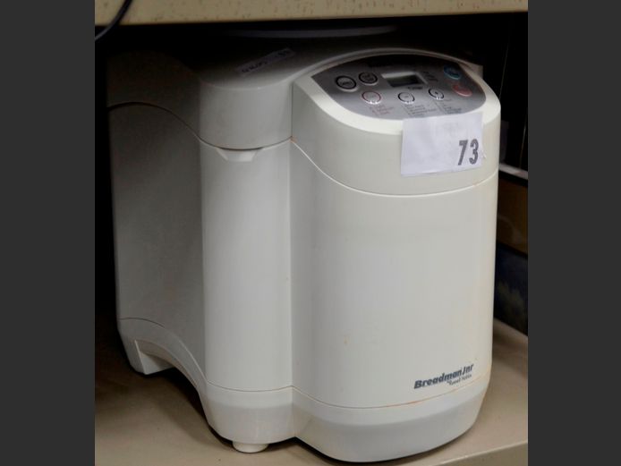 RUSSELL HOBBS BREAD MAKER [Switches on, untested further]