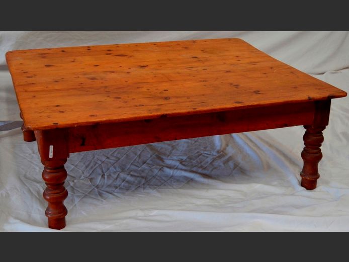 OREGON PINE COFFEE TABLE, 128 x 100 x 45cm