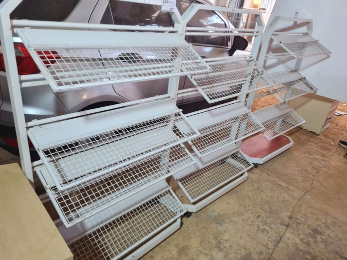 3 X MOBILE STEEL SHOE STANDS
