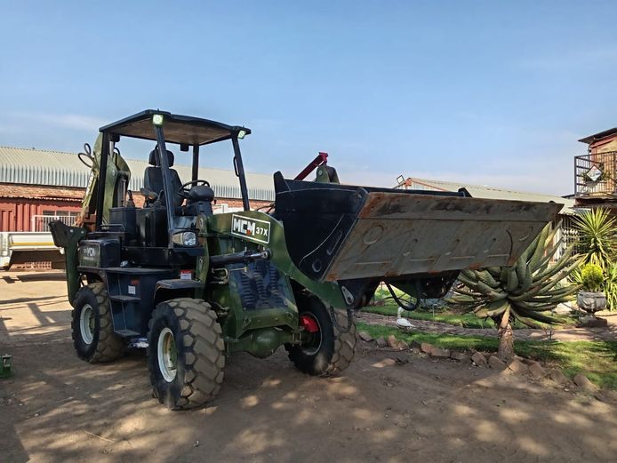 MCM 37X BACKHOE LOADER