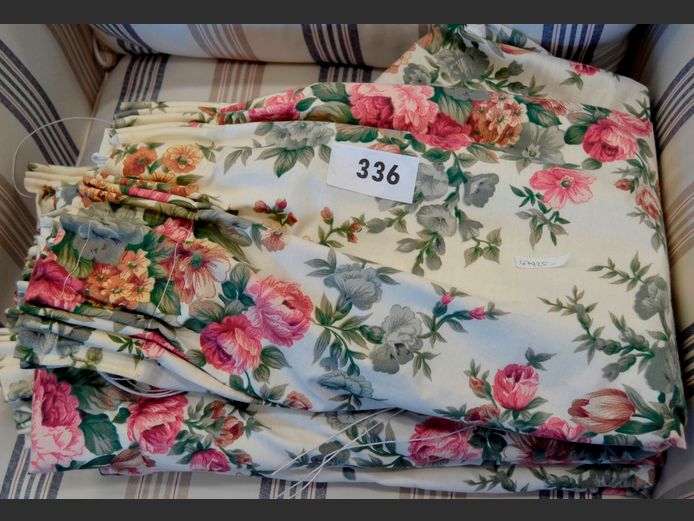 PAIR FLORAL PATTERNED CURTAINS