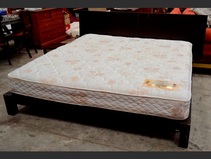 MAHOGANY KING SIZE EXTRA LENGTH BED WITH PAIR PEDESTALS ATTACHED & SEALY MATTRESS