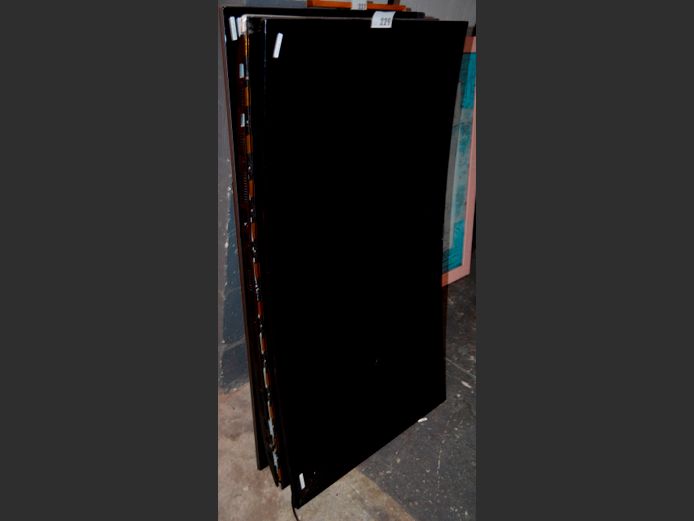LOT OF 3 x 55" TV's: HISENSE, SAMSUNG & SANSUI [Cracked, Switch on, Untested further] ### LICENCE PLEASE ###