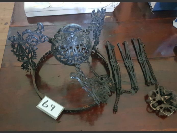 VINTAGE METAL HANGING LIGHT FRAME