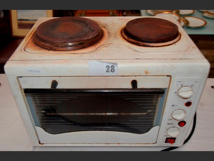 2-PLATE MINI KITCHEN [Switches on, untested further, rusted]