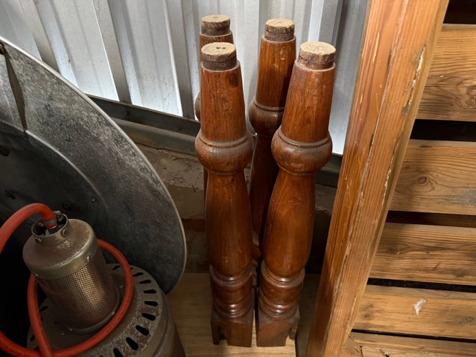 4 wooden churned legs