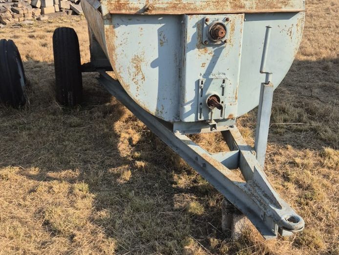 HOWARD CHAIN MANURE SPREADER