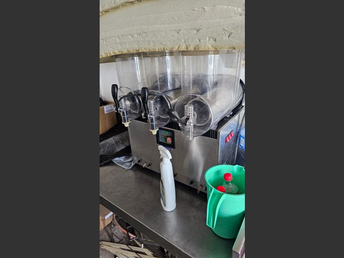 Weber Braai, S/S Table & Juice Dispenser