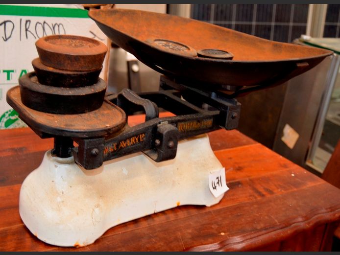 ANTIQUE AVERY GROCER'S SCALE