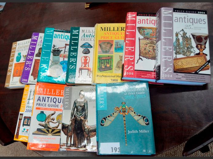 COLLECTION OF 11 MILLER'S ANTIQUES PRICE GUIDES
