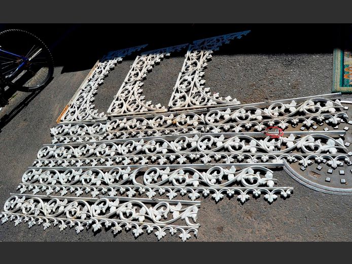 CAST ALUMINIUM BROEKIE LACE