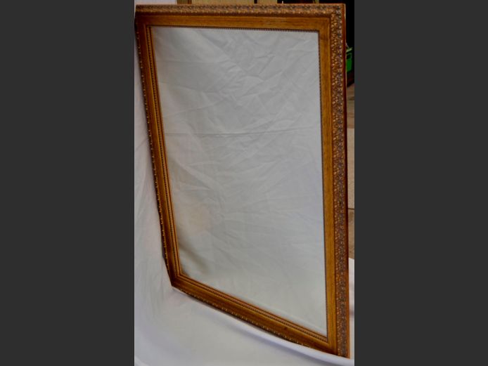 GILT FRAMED MIRROR, 90 x 70cm