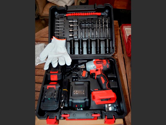 TEENO CORDLESS DRILL IN CASE [UK Plug, As New]