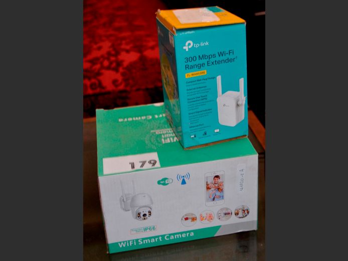 WI-FI SMART CAMERA & A TP LINK RANGE EXTENDER [Untested]