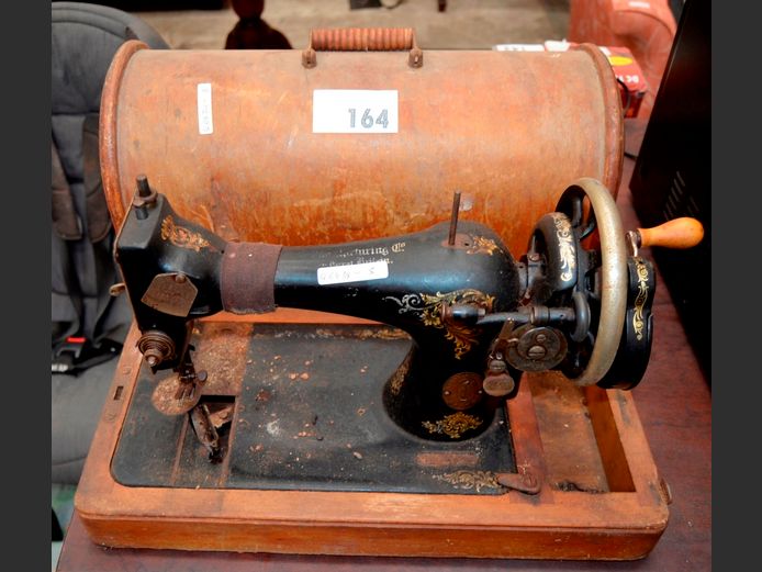 SINGER MANUAL SEWING MACHINE [Untested, damaged]