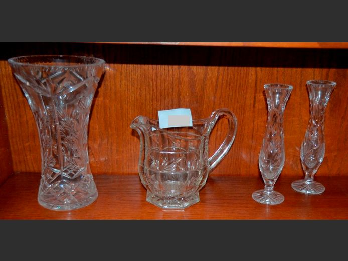 CRYSTAL VASE, PAIR CRYSTAL BUD VASES & A JUG [Chip to base]