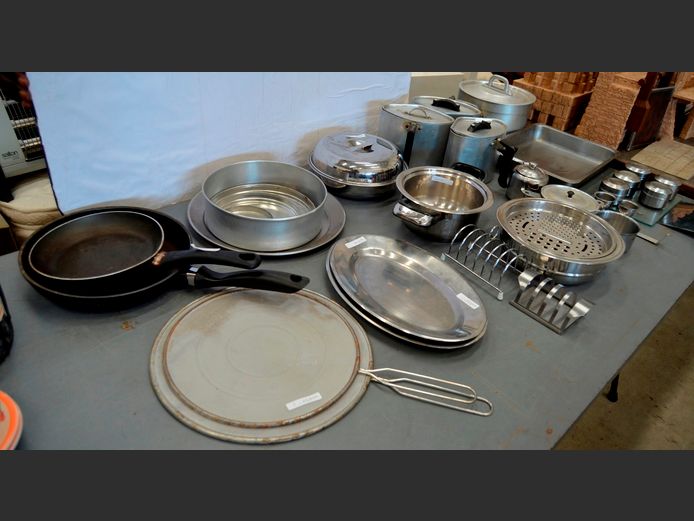 NON-STICK FRYING PANS, POTS, STAINLESS STEEL ROASTING DISH, etc