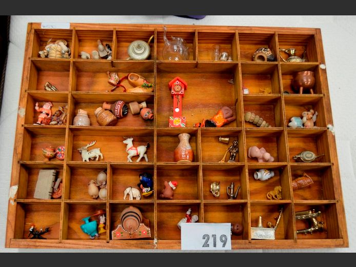 PRINTER'S TRAY & ASSORTED ORNAMENTS, 46 x 35.5cm