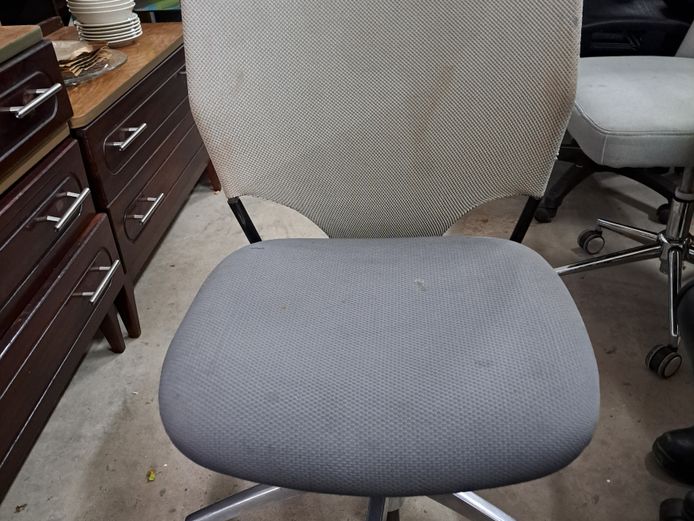 Gray mesh swivel chair 