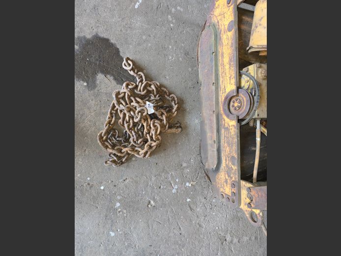 EXCAVATOR CHAIN 
