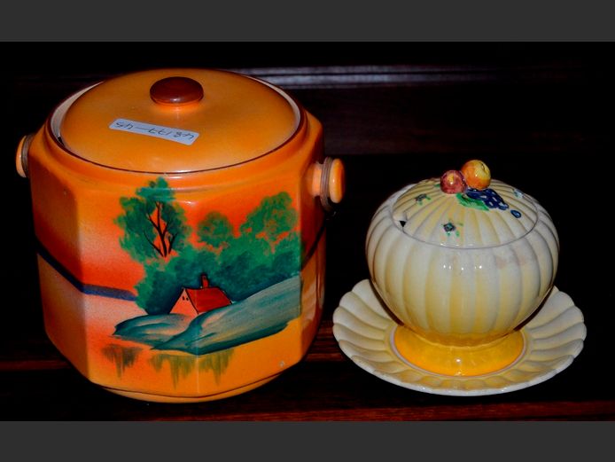 ANTIQUE BISCUIT BARREL & A BRENTLEIGHWARE JAM POT WITH LID & SAUCER