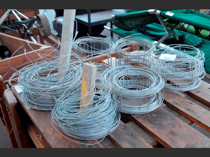 LOT: BRICK FORCE WIRES