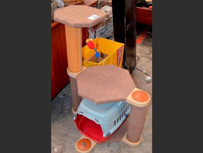 CAT CLIMBING/SCRATCHING POST & PET CARRIER