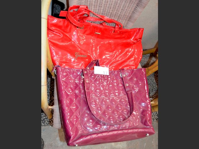 LOT OF 2 REPRODUCTION HANDBAGS: "GUESS" & "CHANEL"