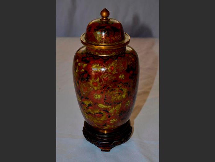 GINGER JAR ON CARVED STAND, 27cm High [Incl. stand]