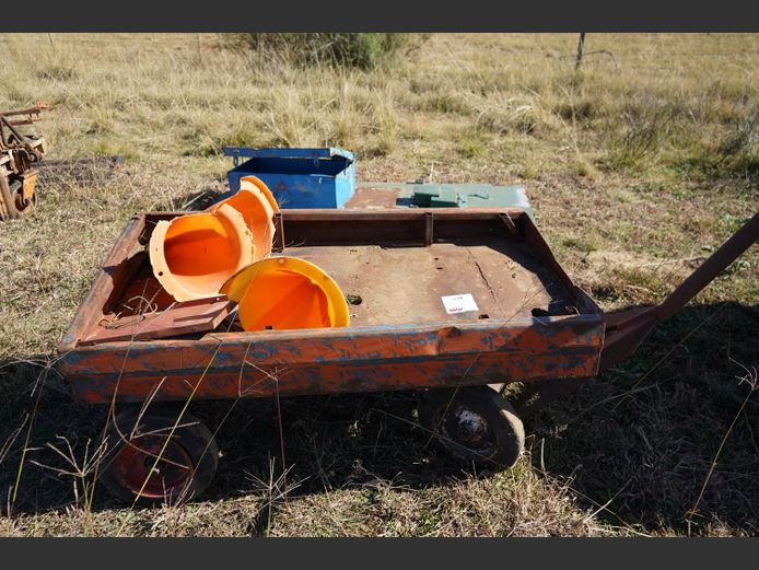 Staaltrollies