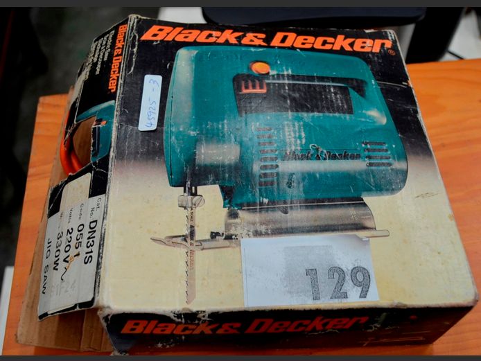 BLACK & DECKER JIGSAW [Switches on]