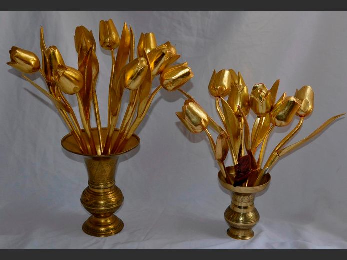 LOT OF 2: HEAVY BRASS VASES WITH GOLD PAINTED WOODEN FLOWERS, 19.5cm Diameter x 24cm High & 13cm Diameter x 16.5cm High