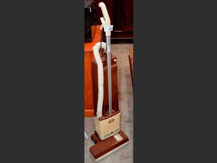 SEBO VACUUM CLEANER [Switches on, untested further]