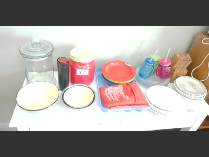 LOT: LARGE GLASS COOKIE JAR WITH LID, RED JAR WITH YELLOW LID, PLATES, etc