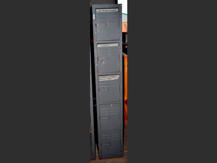 GREY METAL 5-DOOR STAFF LOCKER, 46 x 30 x 180cm [Rusted in places]