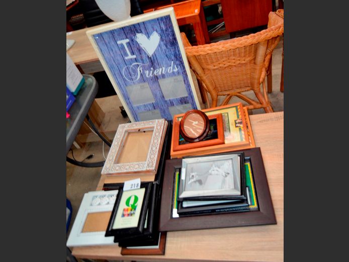 ASSORTED PICTURE & PHOTO FRAMES