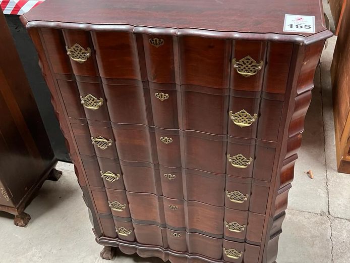 Antique chest of drawers