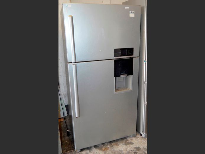 LG EXPRESS COOL METALLIC FINISH FRIDGE FREEZER WITH WATER DISPENSER [Dead] [#: 415868220]