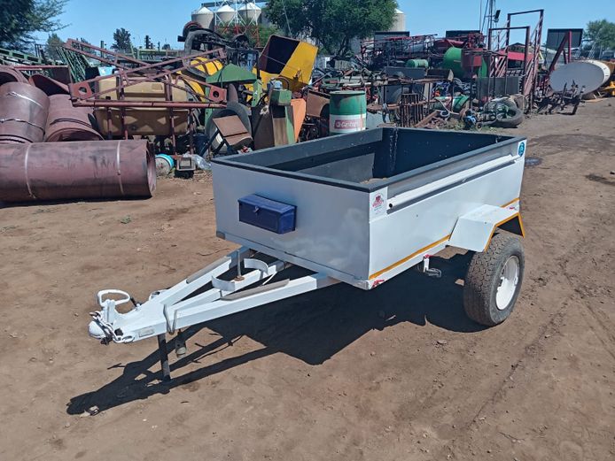SINGLE AXLE TRAILER