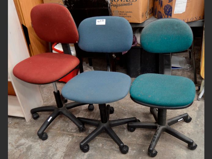 LOT OF 3 SWIVEL TYPIST'S CHAIRS: BLUE & BURGUNDY