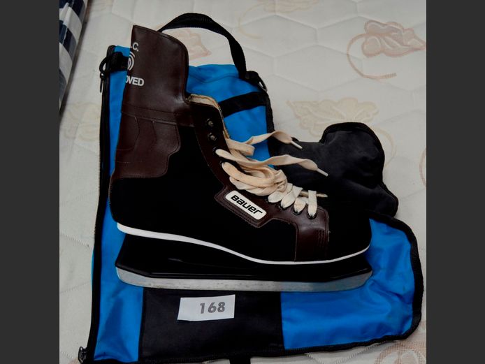 PAIR BAUER ICE SKATES WITH BAG