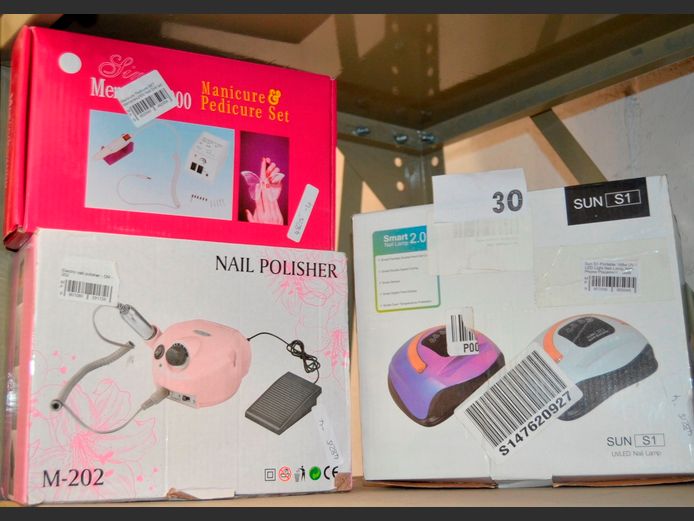 LOT: 2 x NAIL MANICURE SETS & A U.V. NAIL LAMP [Untested]