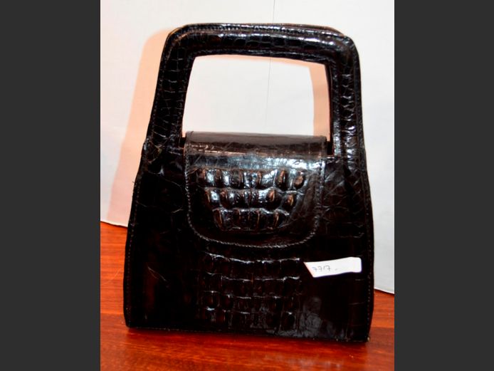 BLACK CROCODILE HIDE HANDBAG, 19 x 8 x 24cm