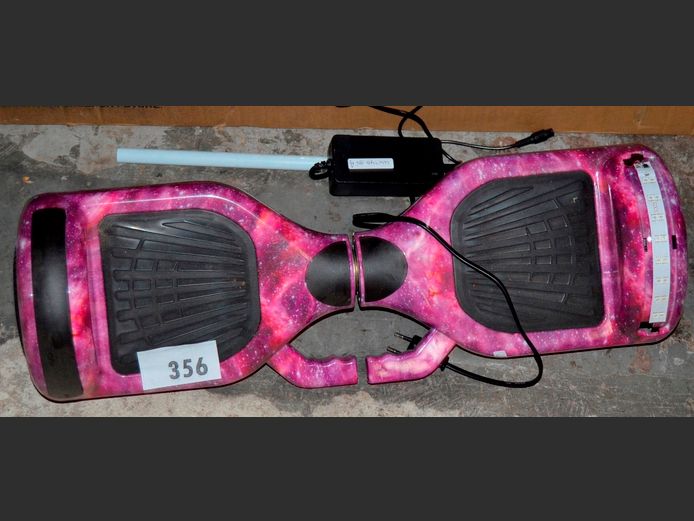 6.5" HOVERBOARD WITH CHARGER [Switches on]