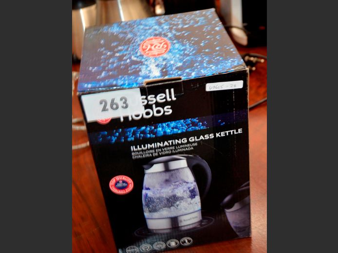 RUSSELL HOBBS GLASS ILLUMINATING KETTLE [Switches on]