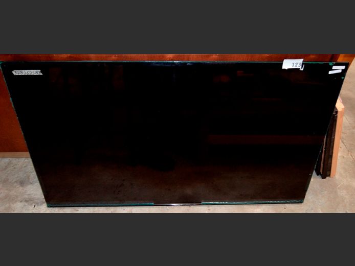 SINOTEC 58" L.E.D. TV [Damaged, cracked screen] ### LICENCE PLEASE ###