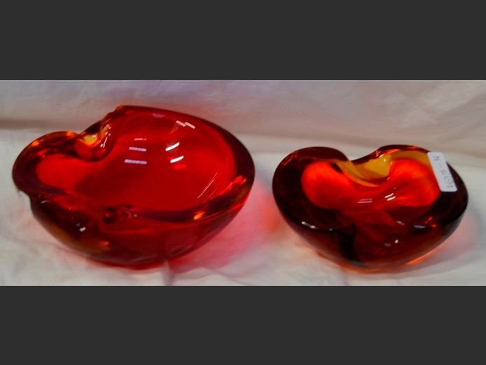 LOT OF 2: MURANO RED & ORANGE ASHTRAYS, 16.5 x 15 x 6cm & 13.5 x 10 x 5.5cm  [Chipped]