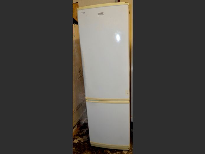 DEFY FRIDGE FREEZER [Switches on, faulty]